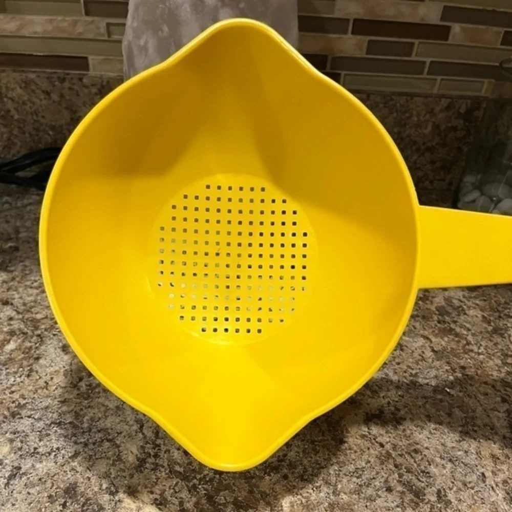 Vintage Tupperware Double Spouted Strainer